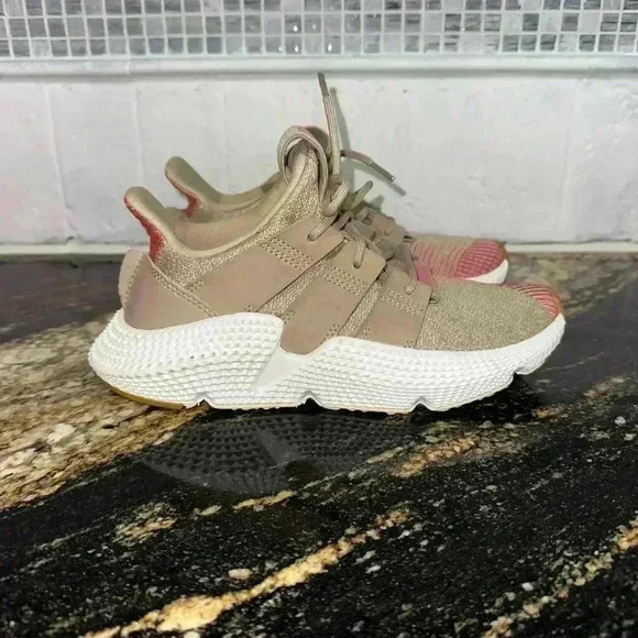 Adidas Sneakers Beige Pink Size US 4 Girls / 5.5 Women’s - Picture 1 of 14